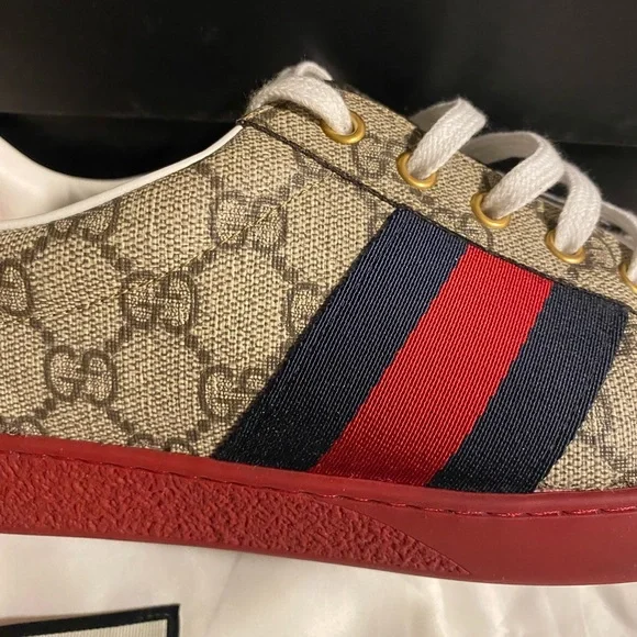 Gucci "New Ace" low-top sneaker in GG supreme canvas - Picture 4 of 12